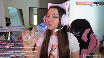 pornฝรั่ง Naked streaming on Twitch ended up fucking